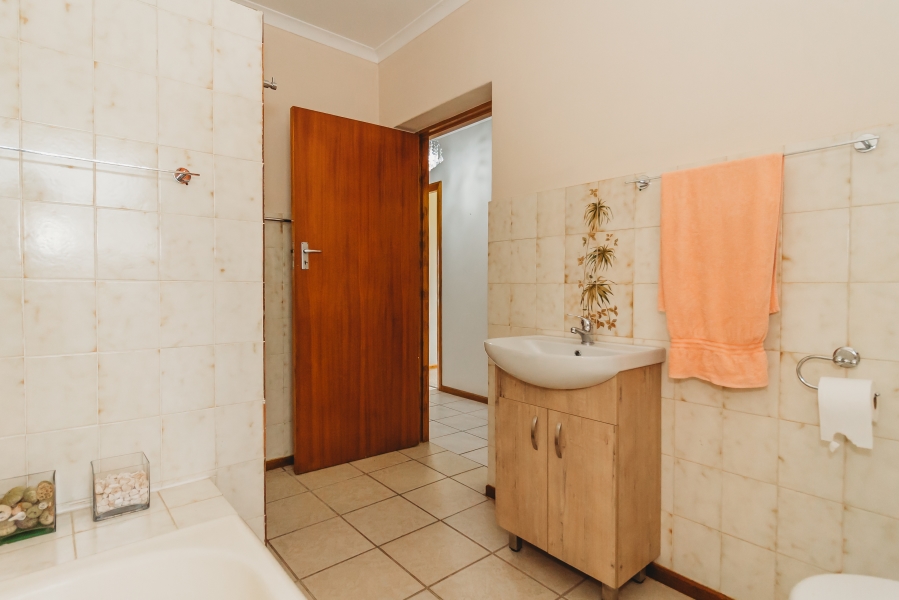 4 Bedroom Property for Sale in Heather Park Western Cape